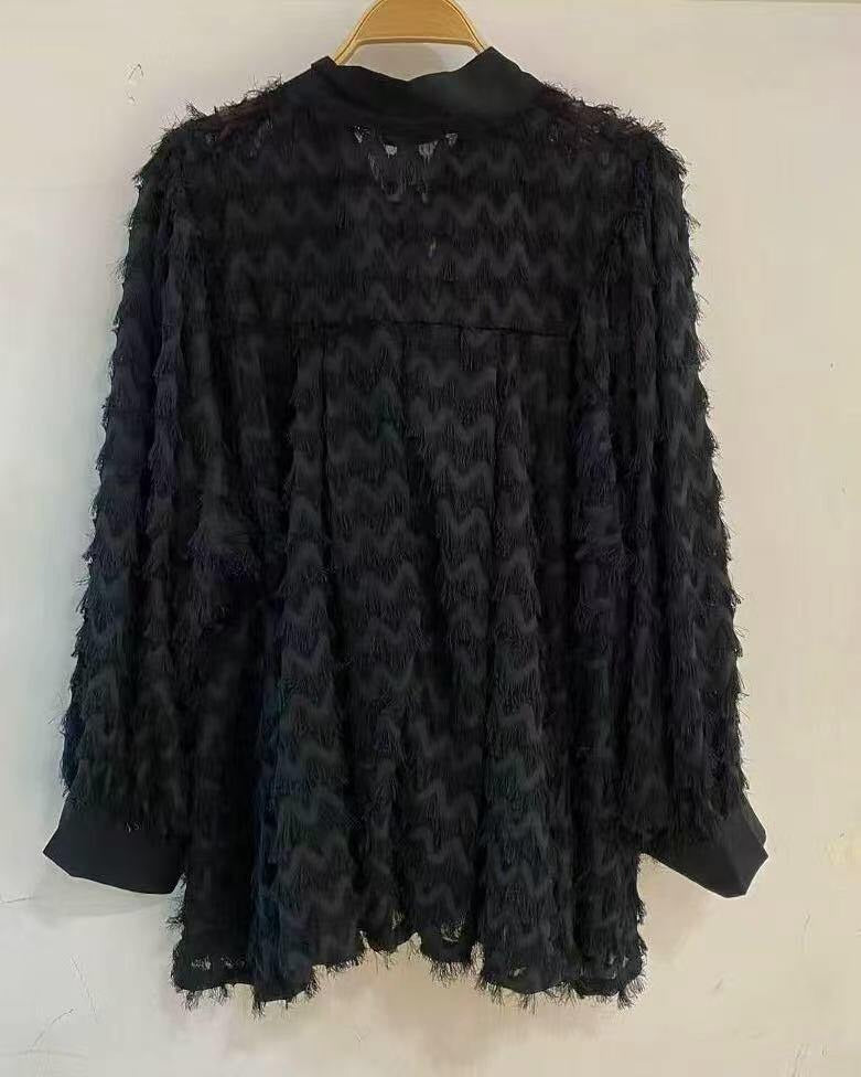Plus size crna bluza s teksturom i mašnom – Crna