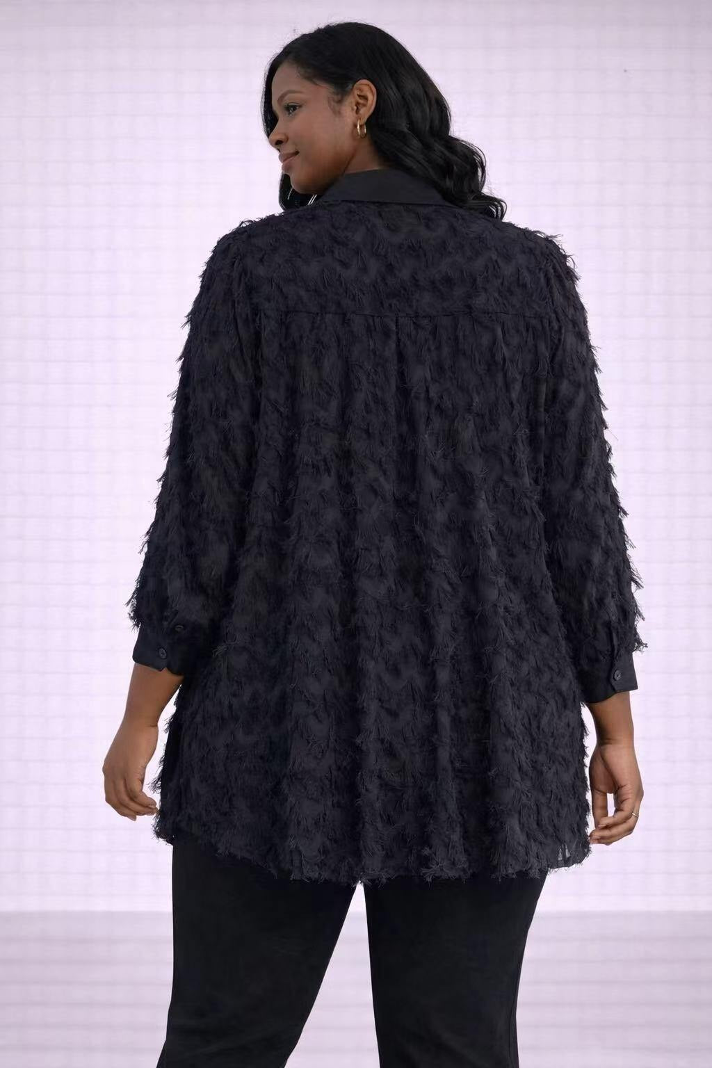 Plus size crna bluza s teksturom i mašnom – Crna