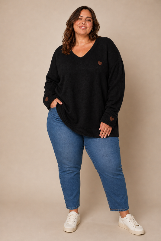 Plus size džemper s motivom srca – Crna, prikaz 1