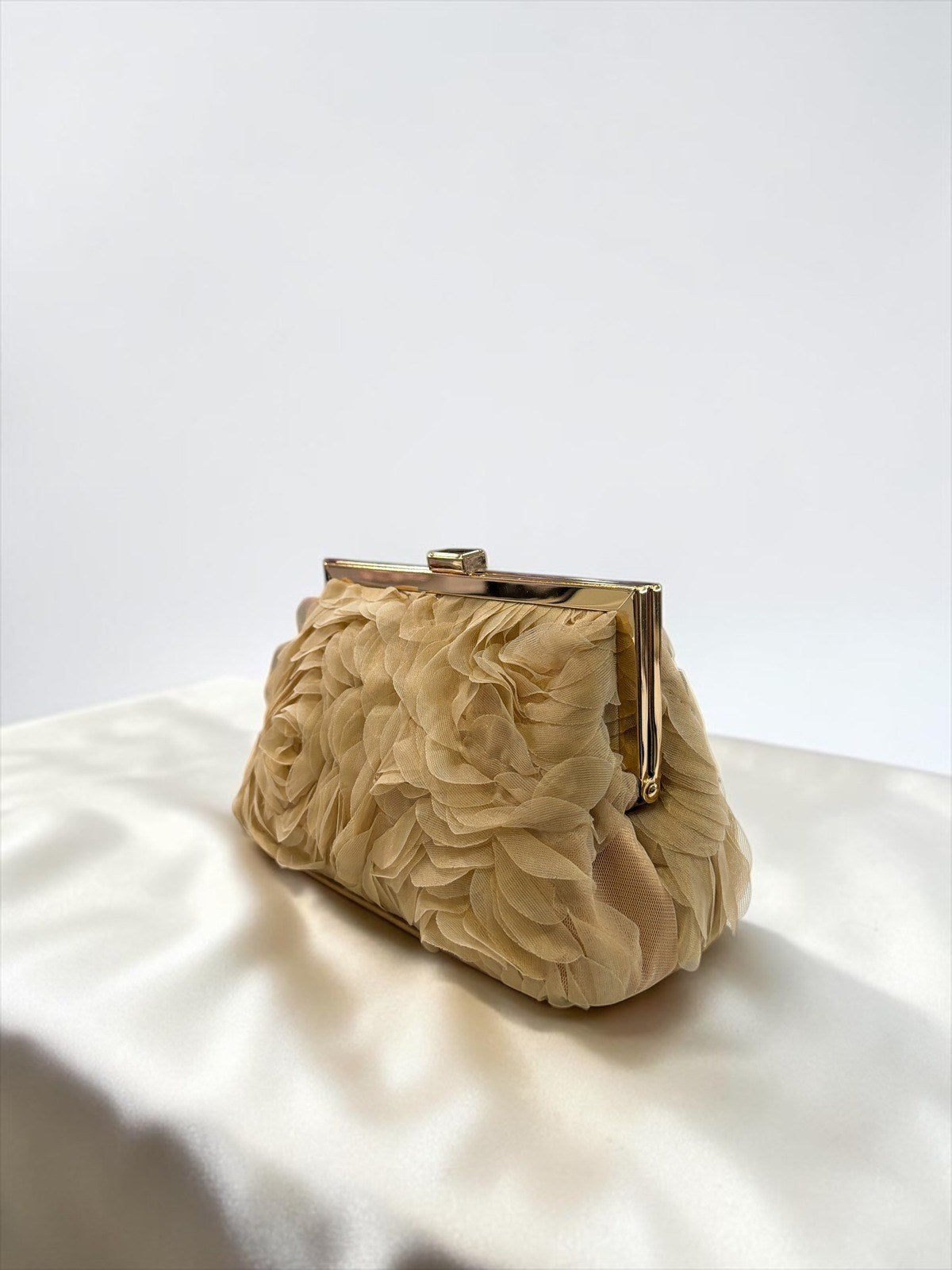 Clutch torba s teksturom ruža – prikaz 3