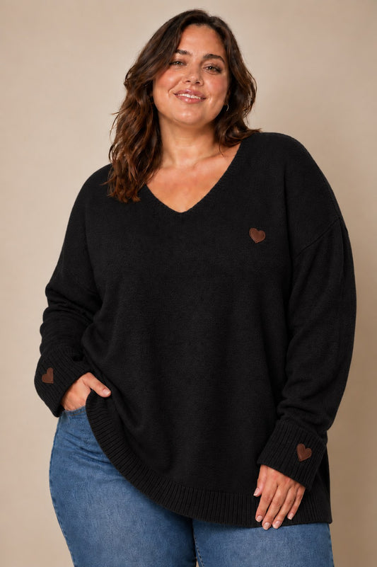 Plus size džemper s motivom srca – prikaz 1