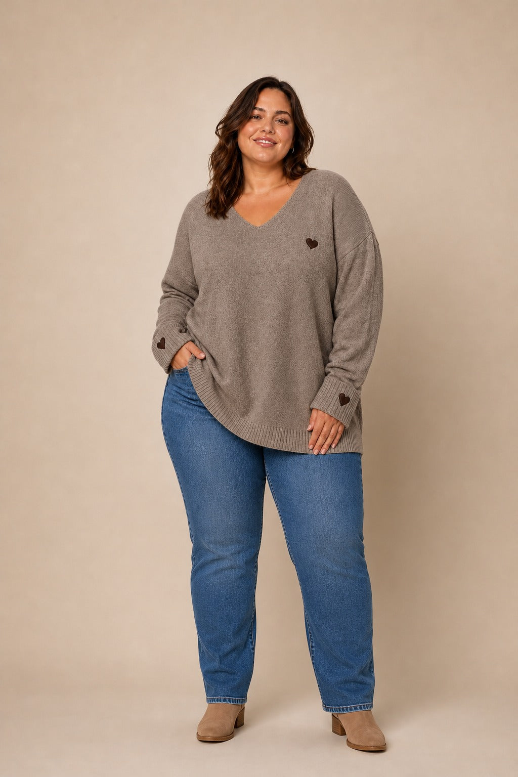 Plus size džemper s motivom srca – džemper srce taupe